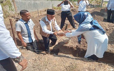 Peletakkan Batu Pertama Renovasi Pembangunan Masjid Pendidikan Ulil Al-Bab SMA Negeri 6 Karawang