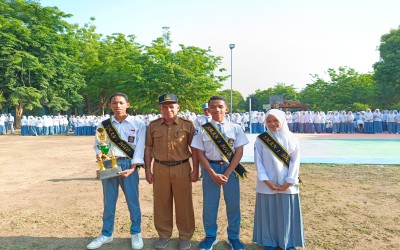Penyerahan PIALA JUARA 1 TENIS MEJA BUPATI CUP SE-NTB dan Apresiasi Kepada Ketua dan Wakil Ketua OSIS Sebagai Ketua Umum II FOSISMA dan Anggota Bidang Kepemimpinan & Demokrasi FOSISMA Jawa Barat